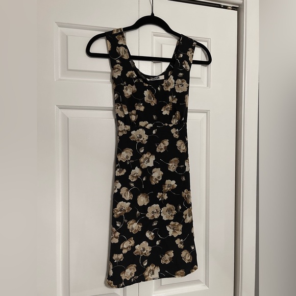 Hana Dresses & Skirts - Vintage 90s Hana Empire Waist Floral Tie-Back Dress
